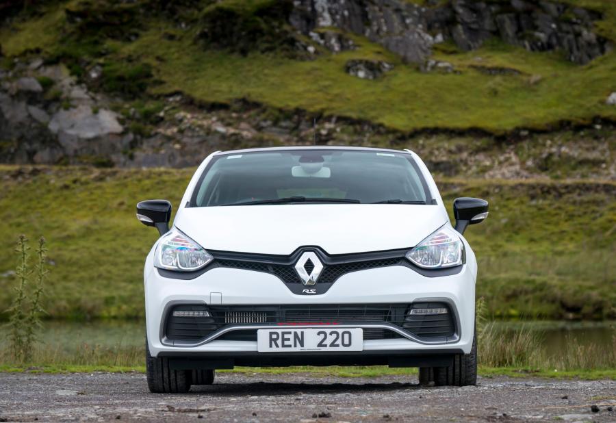  Renault Clio R.S. 220 Trophy 2015 года  (фото 46 из 48)